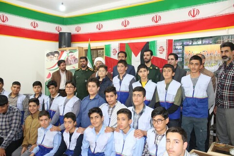 تصاویر/ دیدار تعدادی از دانش آموزان شهرستان خرمدره با امام جمعه این شهرستان