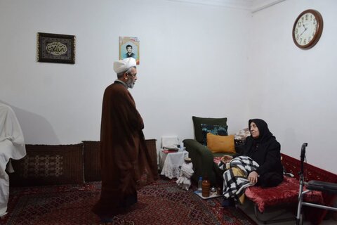تصاویر دیدار مدیر کل بنیاد شهید لرستان با خانواده های برخی شهدا و جانبازان استان