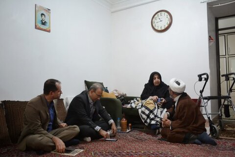 تصاویر دیدار مدیر کل بنیاد شهید لرستان با خانواده های برخی شهدا و جانبازان استان
