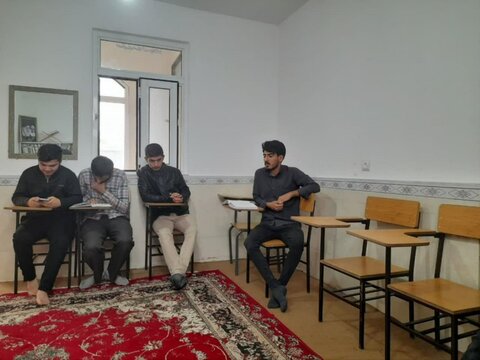 تصاویر/برگزاری دومین کانون علمی علوم عقلی در مدرسه علمیه امام صادق (ع) بیجار