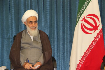هر چه می‌خواهیم باید از قرآن و اهل بیت (ع) بخواهیم