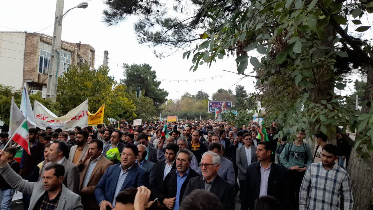 تصاویر/ حضور اقشار مختلف مردم پارس آباد مغان در راهپیمایی ۱۳ آبان