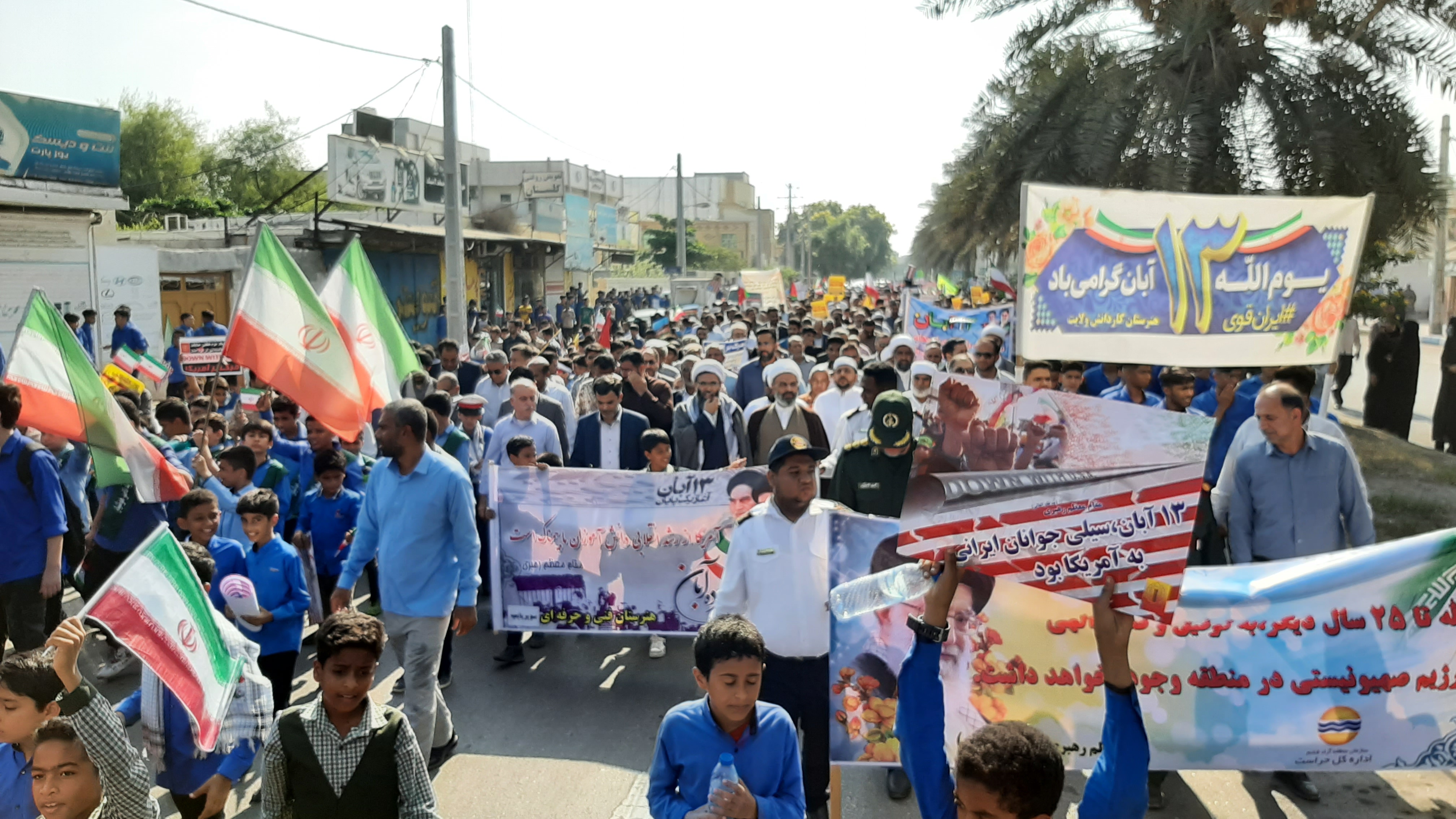 تصاویر/ راهپیمایی یوم الله ۱۳ آبان در شهرستان قشم