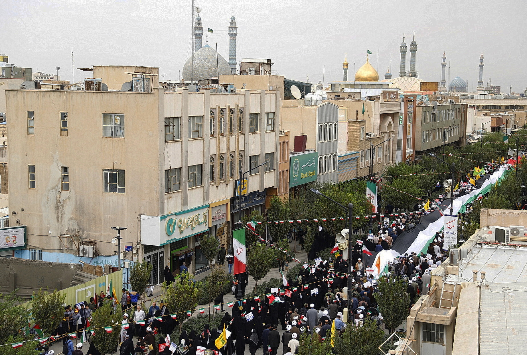 تصاویر/ راهپیمایی یوم الله ۱۳ آبان در قم