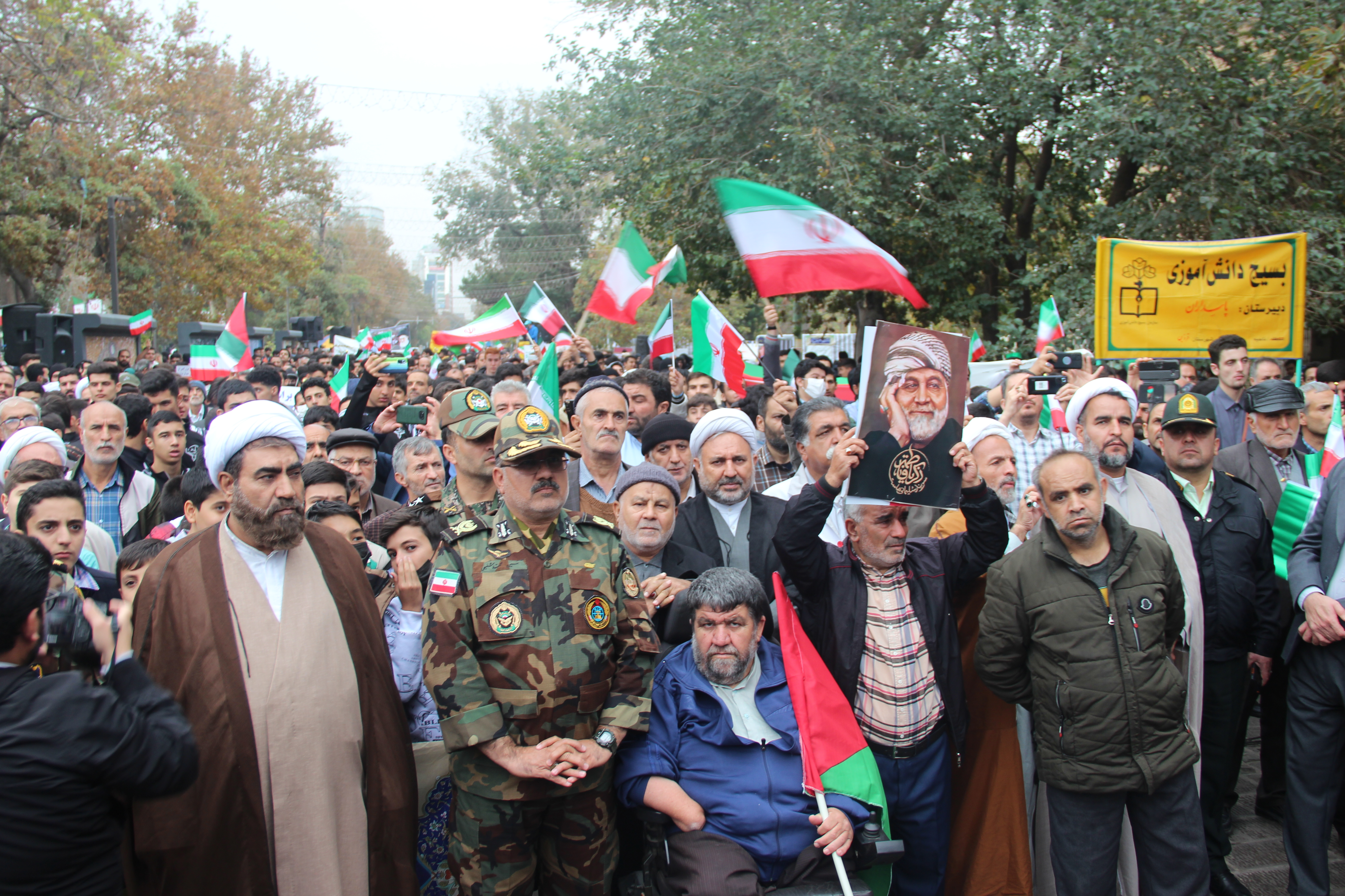 تصاویر / راهپیمایی روز ۱۳ آبان در قزوین