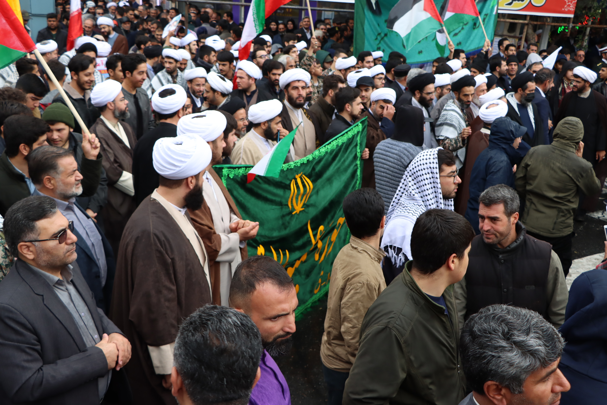 راهپیمایی ۱۳ آبان اتمام حجتی با سردمداران جنایت پیشه و ایادی جیره خوار آنان بود