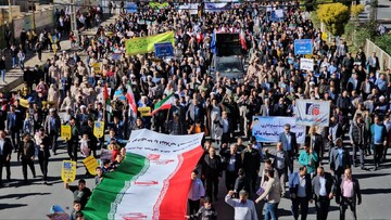 تصاویر/ حضور پرشور مردم در راهپیمایی ۱۳ آبان شهرستان ماکو