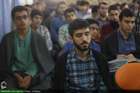 بالصور/ إقامة ورشة تخصصي حول معرفة اليهود في مدرسة ولي العصر (عج) العلمية بمدينة قم المقدسة