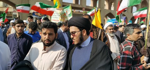 حضور روحانیون و طلاب حوزه علمیه استان یزد در راهپیمایی ١٣ آبان امسال