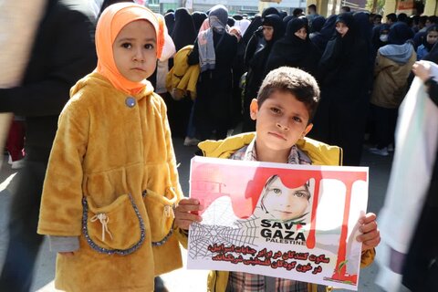 تصاویر حضور بانوان بروجردی در راهپیمایی یوم الله ۱۳ آبان