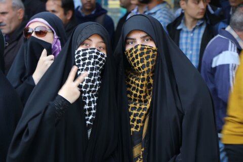 تصاویر حضور بانوان بروجردی در راهپیمایی یوم الله ۱۳ آبان
