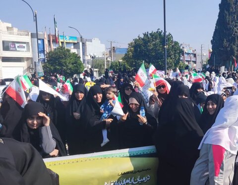 حضور طلاب حوزه علمیه خواهران جم در راهپیمایی ۱۳ آبان