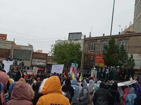 تصاویر/ راهپیمایی طلاب حوزه عملیه خواهران خسروشاه در ۱۳ آبان