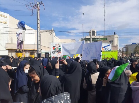تصاویر/ راهپیمایی طلاب حوزه عملیه خواهران مرند در ۱۳ آبان