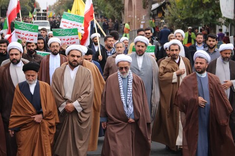 تصاویر/ حضور طلاب و روحانیون مرند در راهپیمایی ۱۳ آبان