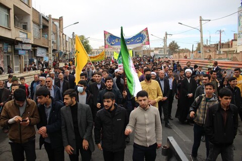 تصاویر/ حضور طلاب و روحانیون مرند در راهپیمایی ۱۳ آبان