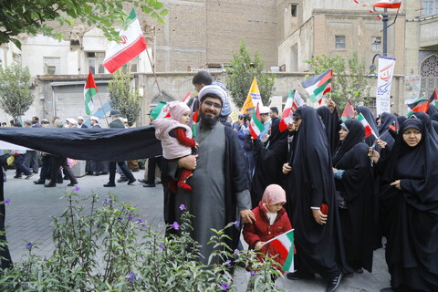 تصاویر / حضور طلاب و فضلای حوزه علمیه قم در مراسم گرامیداشت روز 13 آبان