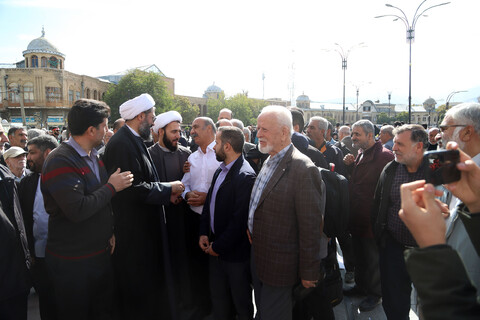 تصاویر / گفت‌وگو امام جمعه همدان با دانش‌آموزان شرکت کننده در راهپیمایی 13 آبان