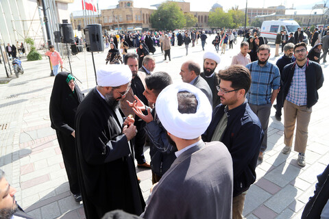 تصاویر / گفت‌وگو امام جمعه همدان با دانش‌آموزان شرکت کننده در راهپیمایی 13 آبان