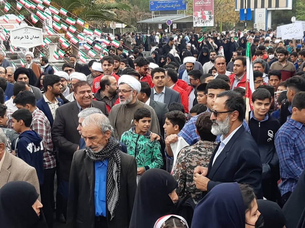 راهپیمایی ۱۳ آبان در کاشان برگزار شد + عکس