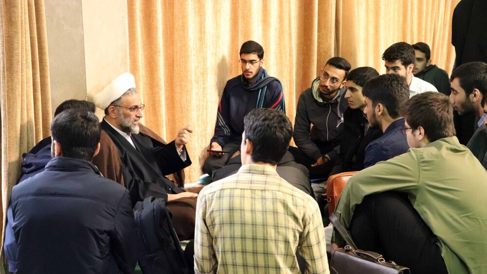 استکبار جهانی و نظام سلطه هیچ وقت در پی تحقق منافع ملت ایران نبوده و نخواهد بود