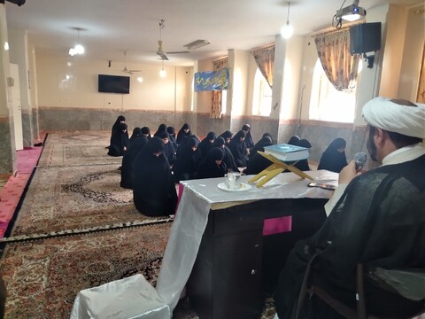 دیدار مدیر حوزه علمیه خواهران خوزستان با خواهران طلبه منطقه محروم اندیکا