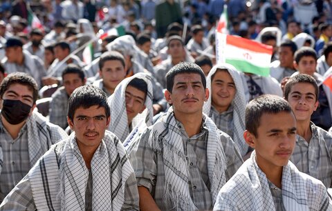 تصاویر|  اجتماع بزرگ دانش آموزان شیرازی با حضور نماینده ولی فقیه در فارس و وزیر آموزش و پرورش