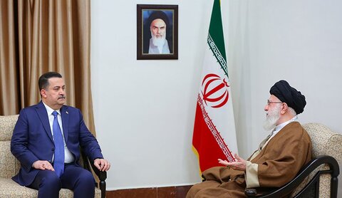 قائد الثورة الاسلامية آية الله السيد علي الخامنئي ورئيس مجلس الوزراء العراقي محمد شياع السوداني