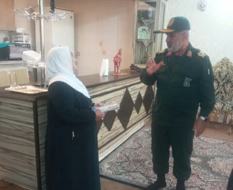 تصاویر/دیدار فرمانده سپاه بیت المقدس با خانواده شهدای امنیت کردستان