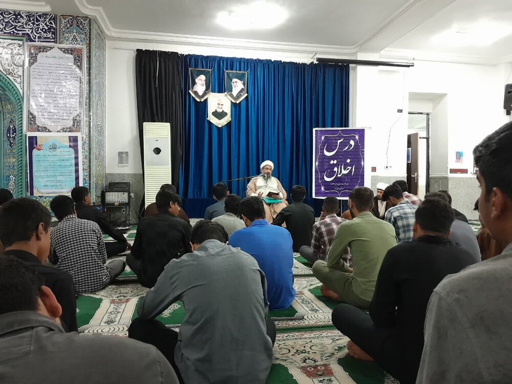 در گرفتاری های و مشکلات از توسل به اهل بیت(ع) غافل نشوید