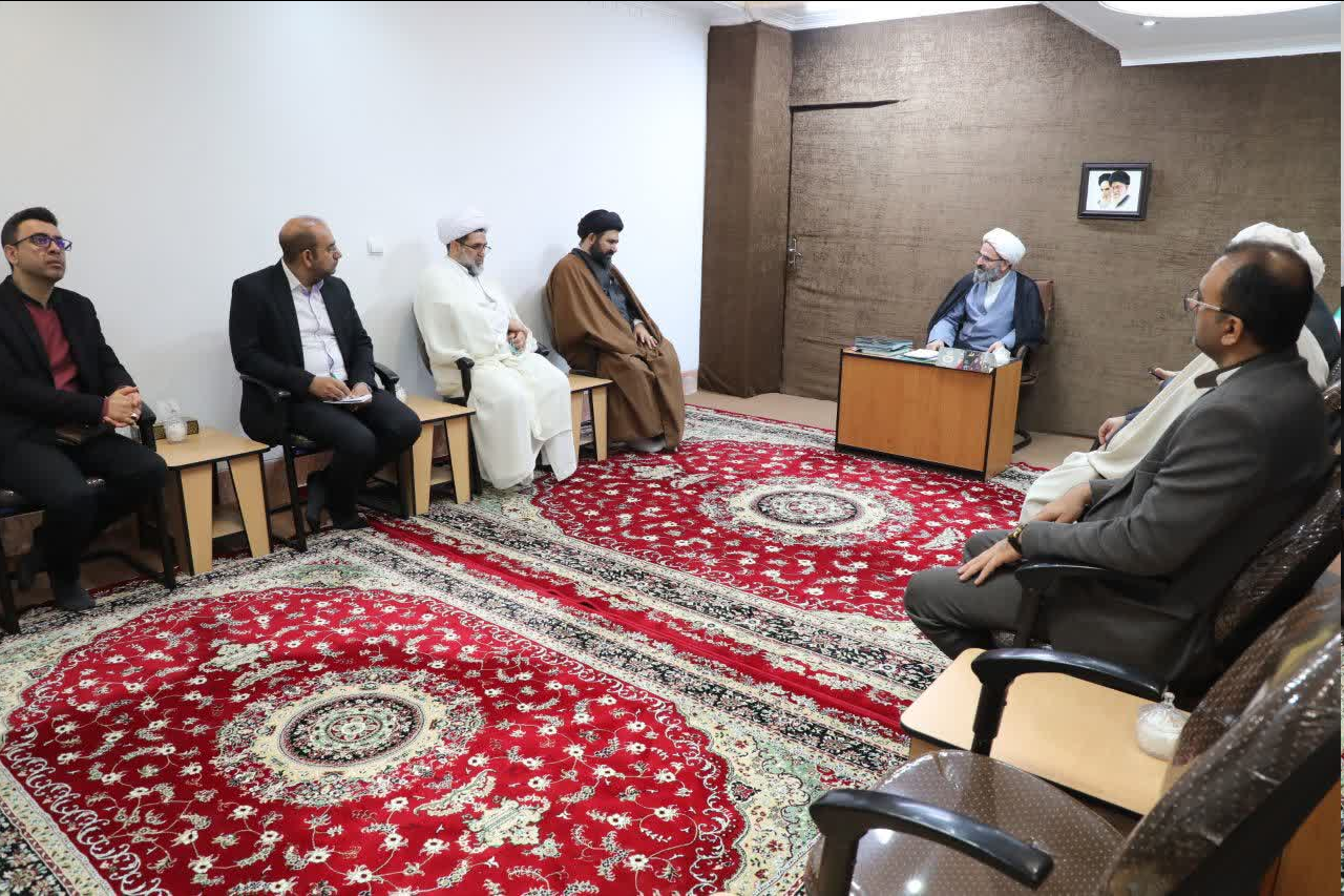 لباس طلبگی، لباس خدمت است/ سیاست های وقف در امور فرهنگی بازنگری شود