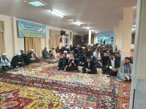 تصاویر/ نشست سیاسی و روشنگری در مدرسه علمیه حضرت ولیعصر(عج) تبریز