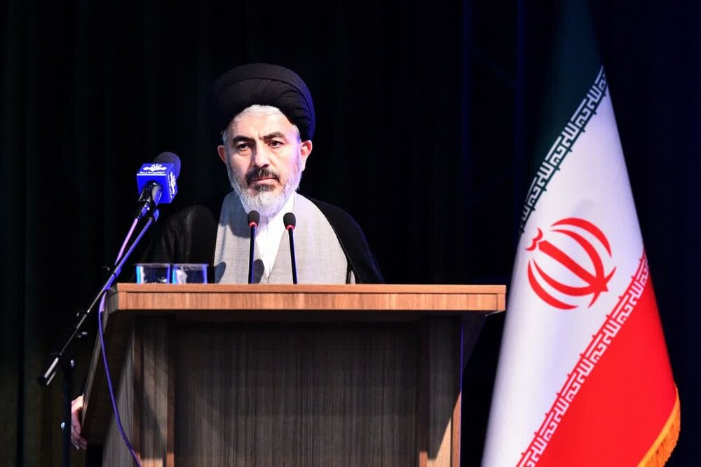 انتقاد امام جمعه ارومیه از عدم حضور مدیران در نماز جماعت ادارات