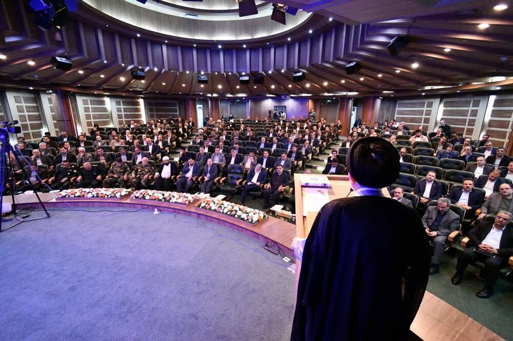 انتقاد امام جمعه ارومیه از عدم حضور مدیران در نماز جماعت ادارات