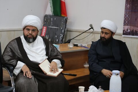 تصاویر/ نشست هم اندیشی مسئول مرکز ارتباطات و امور بین الملل حوزه علمیه خوزستان با مدیران مدارس علمیه عرب زبان استان