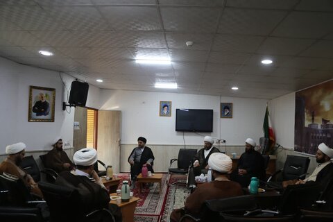 تصاویر/ نشست هم اندیشی مسئول مرکز ارتباطات و امور بین الملل حوزه علمیه خوزستان با مدیران مدارس علمیه عرب زبان استان