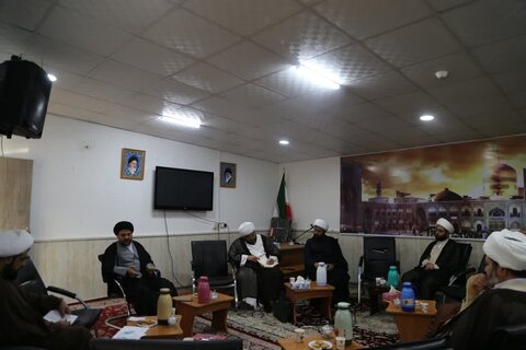 تصاویر/ نشست هم اندیشی مسئول مرکز ارتباطات و امور بین الملل حوزه علمیه خوزستان با مدیران مدارس علمیه عرب زبان استان