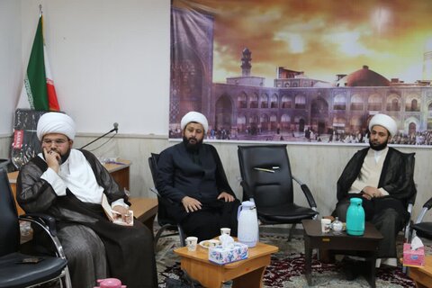 تصاویر/ نشست هم اندیشی مسئول مرکز ارتباطات و امور بین الملل حوزه علمیه خوزستان با مدیران مدارس علمیه عرب زبان استان