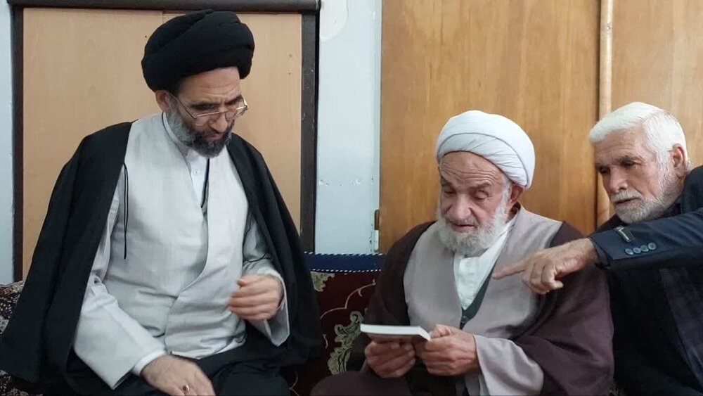 دیدار نماینده ولی فقیه در کاشان با روحانی پیشکسوت آران و بیدگلی + عکس