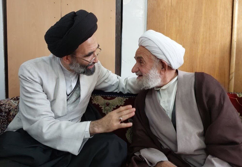 دیدار نماینده ولی فقیه در کاشان با روحانی پیشکسوت آران و بیدگلی + عکس