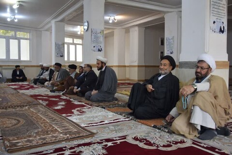تصاویر/ نشست طلاب بسیجی و روحانیون و مبلغان با امام جمعه شهرستان مرند