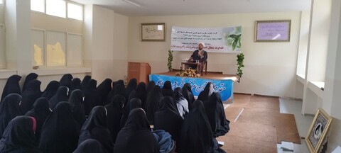 تصاویر/ نشست مسائل سیاسی در مدرسه علمیه صادقیه تبریز