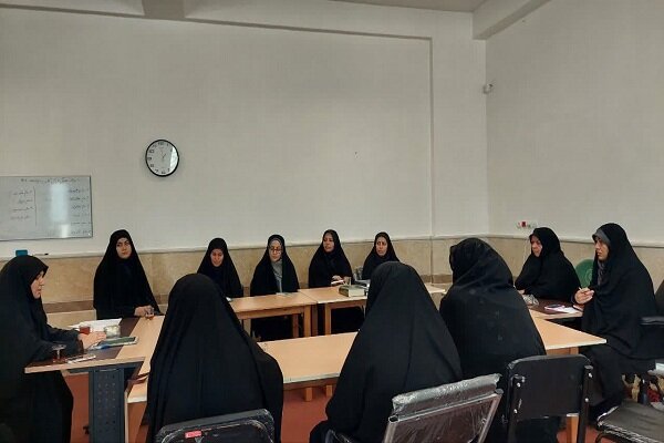 هماندیشی بانوان عضو کانون هنر و رسانه در اردبیل برگزار شد