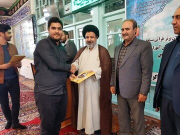 تصاویر/ تجلیل از فعالین برتر قرآنی مساجد، فرهنگیان و دانش آموزان  ماکو