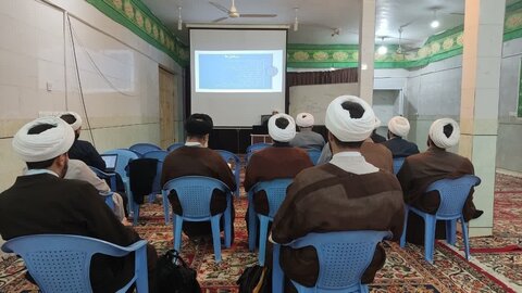 برگزاری دوره‌ی آشنایی با ویژگی‌های نوجوان و جوان در مدارس علمیه استان خوزستان 