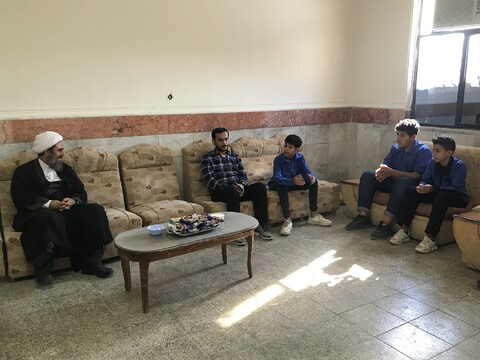دیدار مدیر حوزه علمیه بوشهر با جمعی از دانش آموزان چغادک