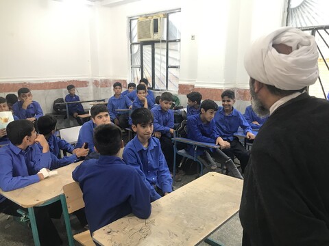 دیدار مدیر حوزه علمیه بوشهر با جمعی از دانش آموزان چغادک