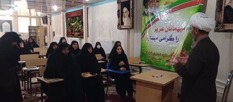 تصاویر/ نشست جهاد تبیین در مدرسه علمیه خواهران ماکو