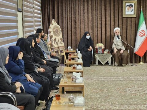 تصاویر/دیدار مدیرکل و کارکنان کتابخانه های عمومی کردستان حجت الاسلام والمسلمین پورذهبی