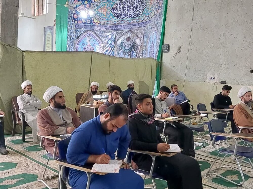 برگزاری دوره‌ آشنایی با ویژگی‌های نوجوان و جوان در مدارس علمیه استان خوزستان
